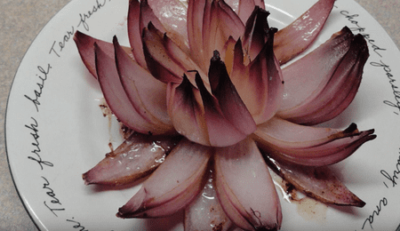 Cum să obții o floare de lotus dintr-o ceapă