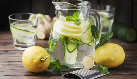 Cum să scapi de burtă, în doar 24 de ore, după mesele copioase? Băutura care poate face minuni