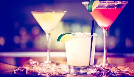 Învață să prepari acasă cele mai celebre cocktailuri