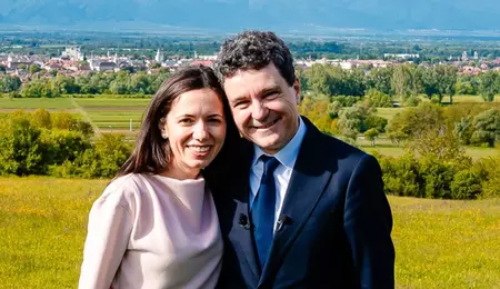 Cum au fost surprinși Nicușor Dan și Mirabela Grădinaru în Făgăraș. Au renunțat la ținutele elegante pentru haine sport