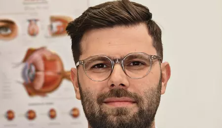 Dr. Ștefan Pricopie: când trebuie operată cataracta și cum ne pregătim pentru această intervenție INTERVIU