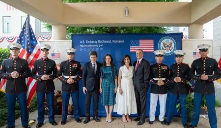 Mirabela Grădinaru, apariție de vară spectaculoasă la Ambasada SUA. A cucerit toate privirile. Ce rochie a purtat Prima Doamnă!