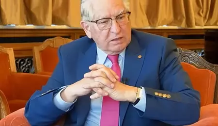 Prof. dr. Vlad Ciurea: băutura cea mai simplă care ne protejează organismul și sănătatea creierului. Ce cantitate recomandă pe zi!