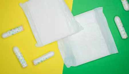 Cum îți salvezi vacanța când menstruația apare pe neașteptate