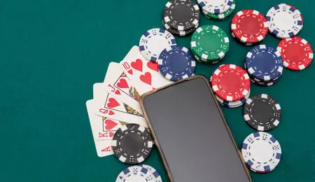 Lumea turneelor de poker: cum funcționează competițiile care fascinează milioane de oameni