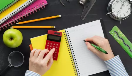 Cum economisești la cumpărăturile pentru noul an școlar