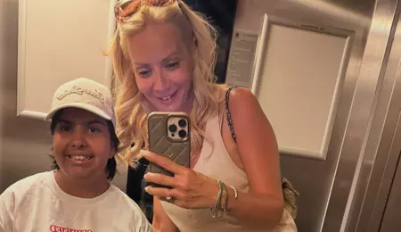 Imagine emoționantă cu Daciana Sârbu și fiica adoptată de ea și Victor Ponta. Maria a împlinit 12 ani, iar sora mai mare, Irina, i-a făcut o surpriză