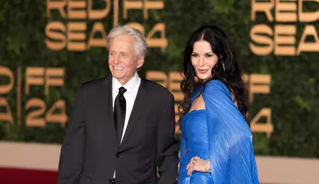 Michael Douglas și Catherine Zeta-Jones, declarații pline de iubire de ziua lor de naștere: „Era magică într-un fel care depășește frumusețea”