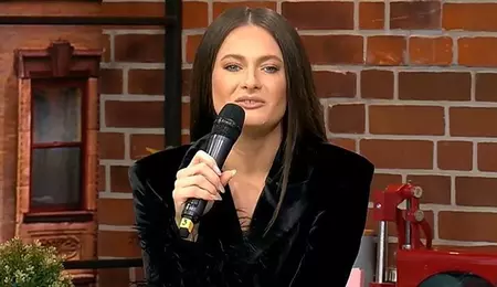 Primele imagini cu Raluka și iubitul ei cu 22 de ani mai în vârstă. Cum au apărut artista și Guy Kouris în Albania și Croația
