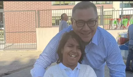 Victor Ponta și Daciana Sârbu, din nou o familie în prima zi de școală. Au fost alături de Maria, fetița lor adoptată