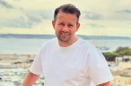 Magicianul Robert Tudor, revoltat după ce a luat amendă de 1716 euro în Malta: "Ne-a distrus vacanța. Trebuie să fac plângere!"