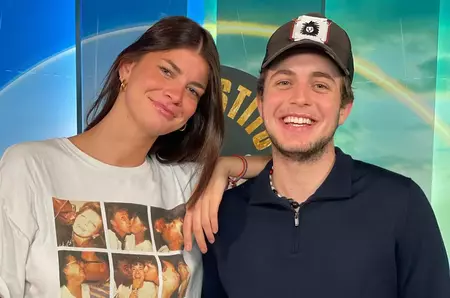 Laura Giurcanu confirmă că a avut o idilă cu Aris Eram. Ea și Andreea Esca glumesc pe seama subiectului: „Ne-a făcut o fotografie. E foarte amuzant”