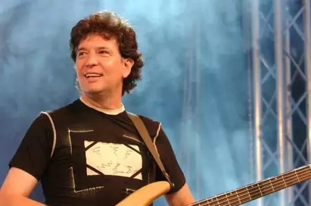 A murit Mugurel Vrabete, basistul trupei Holograf. Avea 70 de ani: „Primăvara asta începe fără tine!”