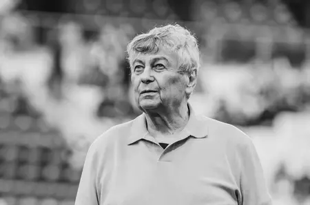 Omagiu pentru Mircea Lucescu! O aeronavă Boeing 737 MAX din dotarea TAROM primește numele "Mircea Lucescu". Răzvan Lucescu: "Emoţie şi recunoştinţă"
