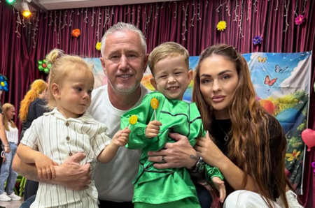 A locuit în vile de lux în America și Snagov, dar stai să vezi cum arată casa din Dubai în care trăiește azi Reghe alături de Corina, Liam și Landon. Diferența e colosală!