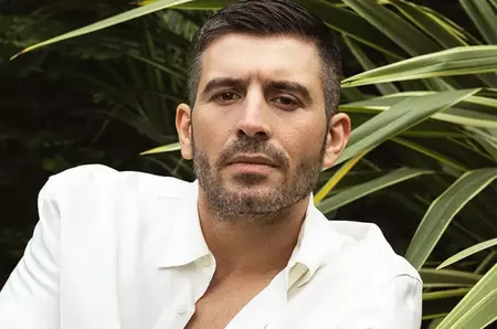 Ea este cea mai iubită și importantă femeie din viața celebrului actor Cihangir Ceyhan, actorul care joacă rolul Hayri Ersoy în noul serial &quot;Fata de la fereastră&quot;