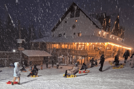 Ninge trei zile şi trei nopţi ca-n poveşti! Deja se fac rezervări pentru vacanţa de schi