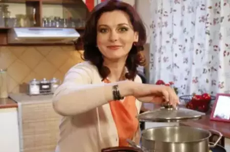 Ce s-a ales de Simona Mihăescu, fosta prezentatoare a emisiunii „Rețeta de acasă”? Cu ce se ocupă după ce a părăsit televiziunea. E total schimbată