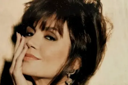 Victoria Principal, imagine rară din tinerețe. Cum arăta Pamela din „Dallas” în costum de baie și ce face actrița la 76 de ani
