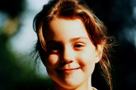 Recunoști fetița din imagine? Acum e una dintre cele mai CELEBRE femei din lume, iar soțul ei are o avere impresionantă