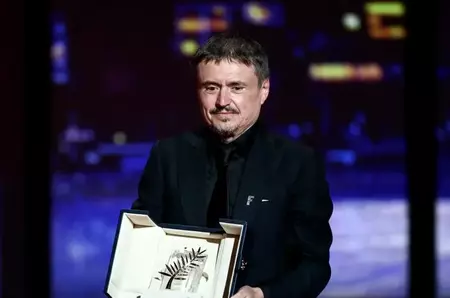 Cum arată casa lui Cristian Mungiu. Regizorul premiat la Cannes locuiește într-o vilă spectaculoasă din București