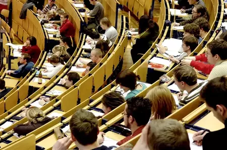 Taxele universitare cresc cu până la 80%. Studenții ASE și UBB vor plăti peste 10.000 de lei la anumite programe