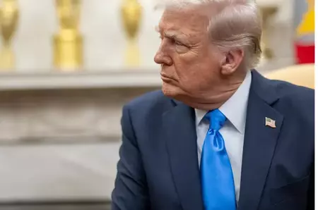 Avionul lui Donald Trump, întors din drum spre Davos din cauza unei probleme electrice. Președintele SUA a schimbat aeronava