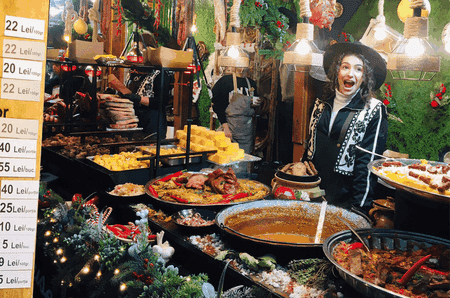 Prețurile au sărit în aer la Târgurile de Crăciun din Capitală! Cât au ajuns să coste vinul fiert, sărmăluțele și fasolea cu ciolan?! Vizitatorii au rămas uluiți!