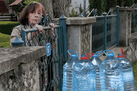 Marina Voica, grav afectată de criza apei din Prahova: „La 89 de ani, mă spăl la lighean. Nespălată tot nu rămân!” Orașul Breaza e paralizat: „Au externat bolnavii!”