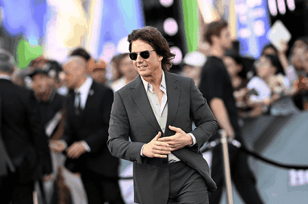 Tom Cruise, de nerecunoscut la 64 de ani. A apărut cu părul roșu și cizme cu toc la premiera noului său film