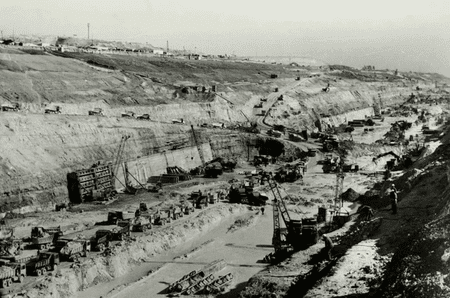 25 mai 1949, ziua în care comuniștii decid construirea Canalului Dunăre-Marea Neagră. Inițiativa construcției i-ar fi fost sugerată lui Gheorghe Gheorghiu-Dej chiar de către Stalin