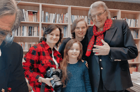 Florin Piersic e șic și la 89 de ani! Iubitele l-au părăsit, fără regrete: „Un crai veșnic curtat!”. De ce poartă eșarfe roșii, stiliștii îl dau de gol