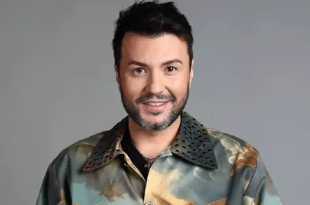 Cine este Marian Capet. Este hairstylist, a apărut în diverse emisiuni TV și e prieten cu Ilona Brezoianu și Doinița Oancea
