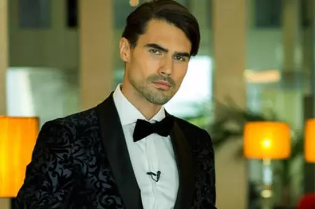 Îl mai ții minte pe "Burlacul" Andrei Andrei? S-a căsătorit cu un fotomodel și a devenit tatăl unui băiat / Cu ce se ocupă în prezent