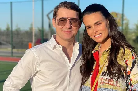 Anca Serea și Adi Sînă, dați în judecată de asociația de proprietari a complexului în care locuiesc. Obiectul procesului poate include datorii la întreținere