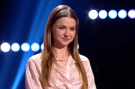 Cine este Alessia Pop de la Vocea României 2025. Are 16 ani și a intepretat imnul național al rromilor pe scenă: „Durerea trebuie tratată. Ai dat dovadă de o maturitate extraordinară!”