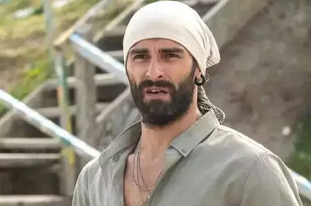 Povestea medalionului de care actorul Daniel Nuță nu se desparte: ”Am descoperit că este foarte asemănător cu steaua pe care o purta Vlad Țepeș în frunte”/ EXCLUSIV