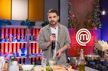 Cine este Ștefan Măchiță de la MasterChef. Locuiește în Germania, este inginier de aeronavă și a fost înscris în emisiune de către prietenii lui