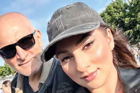 Damian Drăghici spune că cea mai profundă transformare a trăit-o alături de soția sa, Cristina și de fiul lor, Andrei: "Mi s-au schimbat valorile, principiile, stilul de viață. Am înțeles ce înseamnă familia" / EXCLUSIV