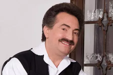 Parastas la patru ani de la moartea lui Petrică Mâțu Stoian. Familia i-a pus flori și coroane la cimitir, după ce a dat de pomană