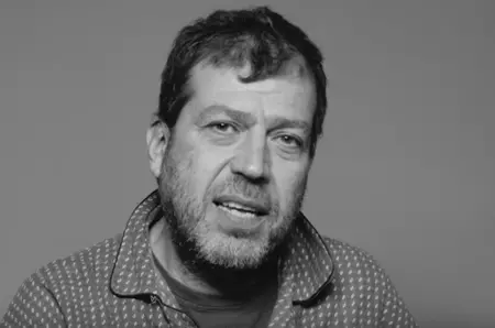 Sute de oameni la priveghiul lui Artanu. Printre ei, și Adi Despot: "Te iubim, Tezaure. Drum bun, prietene"/ Imagini emoționante