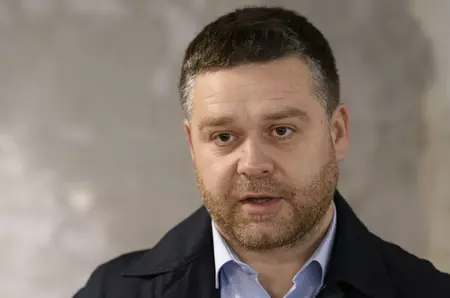 CV Ciprian Ciucu. A absolvit două facultăți, a vrut să devină primar din 2016, iar începuturile sale în politică sunt legate de Monica Macovei