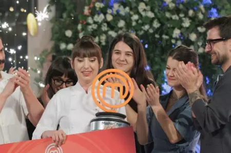Cosmina Boboc, primul interviu după ce a câștigat Masterchef 2025. A trăit o dramă devastatoare: tatăl ei a murit în timpul filmărilor: ”A apucat să mă vadă puțin la emisiune, apoi… s-a stins”. Ce face cu marele premiu / EXCLUSIV