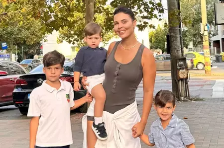 Andreea Popescu, explicații după ce a fost criticată că are 4 bone pentru cei 3 copii: "Eu știu foarte bine ce fac"