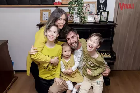 Ce relație au gemenii cu sindrom Down ai Cristinei Bălan cu sora lor mai mică: "Au complicități, se înțeleg din priviri. Sigur că și ei sunt copii și, uneori, au tensiuni ca toți copiii" / EXCLUSIV