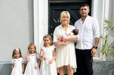 Ce a răspuns Laura Cosoi când a fost întrebată dacă va continua să rămână însărcinată până va face și un băiețel: "Pentru noi, copiii nu sunt un plan, ci un dar"