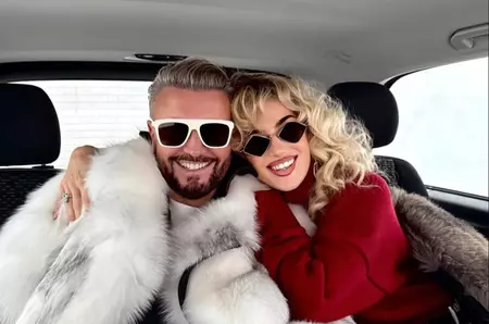 Cine este tânăra misterioasă alături de care s-a afișat Cătălin Botezatu la Courchevel. Cum au fost surprinși cei doi într-un cadru de poveste, în inima Alpilor francezi