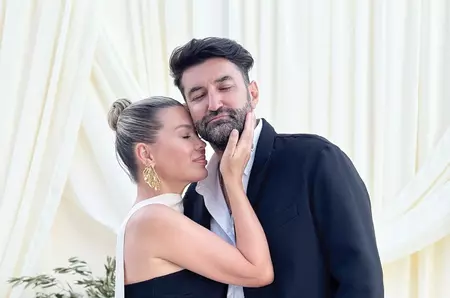 Cum l-a schimbat pe Smiley relația cu Gina Pistol: "Mă simt norocos și recunoscător pentru tot ce avem. Am simțit, mai mult decât o fac de obicei, să spun 'te iubesc' soției mele, fetiței mele, părinților mei, prietenilor mei" / EXCLUSIV