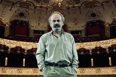 Actorul Călin Chirilă, la spital după ce i-a căzut tavanul în cap, la Teatrul Național din Iași, chiar în timpul spectacolului: "L-a lovit puternic" / Acuzații la adresa personalului tehnic