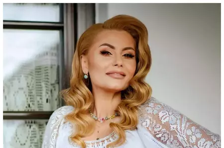 Emilia Ghinescu, ipostază romantică alături de iubitul cu 20 de ani mai tânăr: "Ne trăim viața așa cum vrem" / De ce a atras atenția fotografia postată